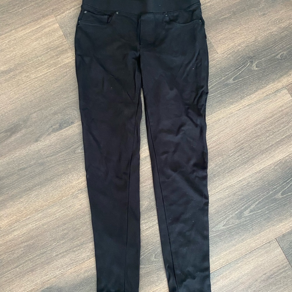 Women’s black jeggings